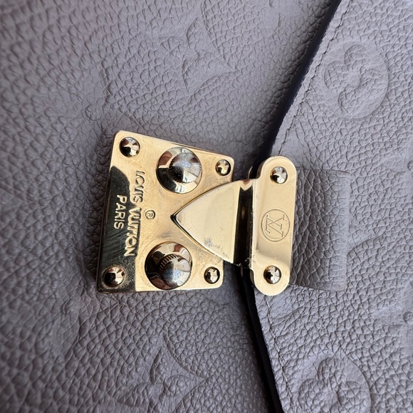 Louis Vuitton Pochette Métis in Turtle Dove - Picture 11 of 13